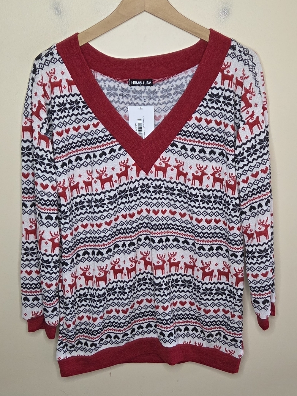 Heimish Long Sleeve V-neck Reindeer Holiday Winter Top Size Medium Red Black NWT